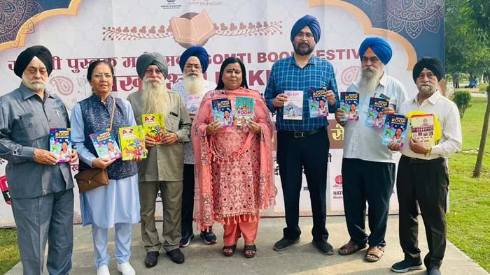 लखनऊ: पहली बार गोमती नदी के किनारे शुरू हुआ बुक फेस्टिवल
