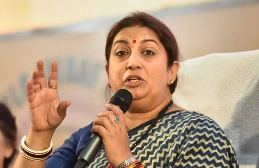 सपनों के सौदागर केजरीवाल गुजरात चुनाव से पहले झूठ बोल रहे हैं: स्मृति ईरानी