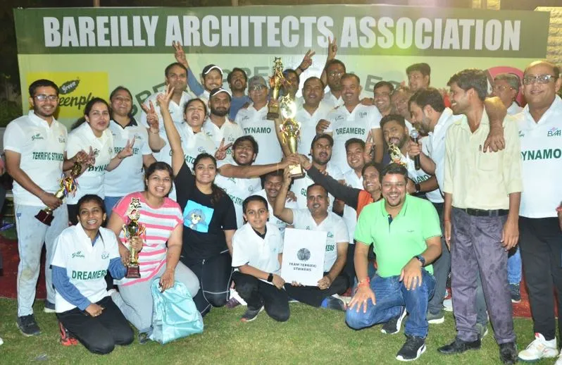 बरेली: आर्किटेक्ट एसोसिएशन ने किया ग्रीन प्रीमियर लीग क्रिकेट मैच का आयोजन, खिलाड़ियों ने दिखाया अपना हुनर