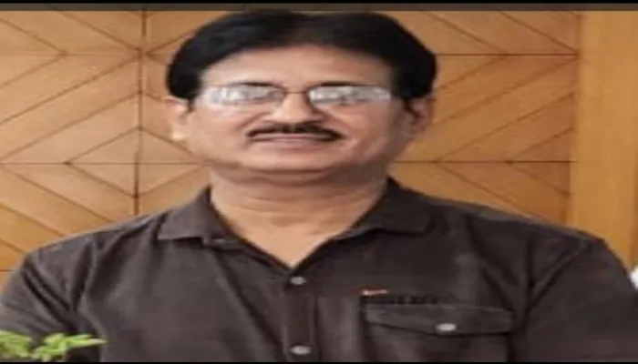 बांदा: ट्रैक्टर ट्रॉली में सवारी ढोये जाने को लेकर आयुक्त सख्त, जांच करने के दिये निर्देश