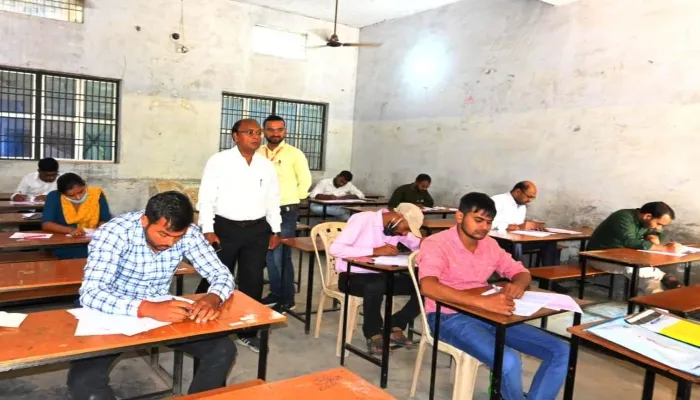 बांदा: पीईटी में दूसरे दिन 6888 अभ्यर्थियों ने छोड़ी परीक्षा