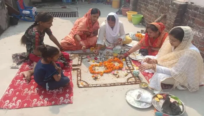 अयोध्या: भाई दूज पर बहनों ने भाइयों से लिया वचन