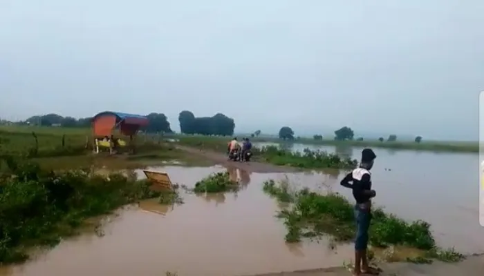चित्रकूट: मूसलाधार बारिश से बरदहा नदी उफनाई, दिक्कत में ग्रामीण