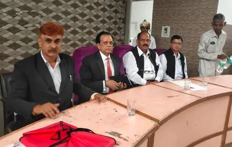बरेली: हड़ताल जारी रखी जाए या समाप्त करें, इस पर चर्चा को लेकर अधिवक्ताओं की आमसभा शुरू