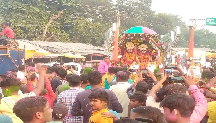 बाराबंकी: भव्य शोभायात्रा के साथ संपन्न हुई गोवर्धन पूजा