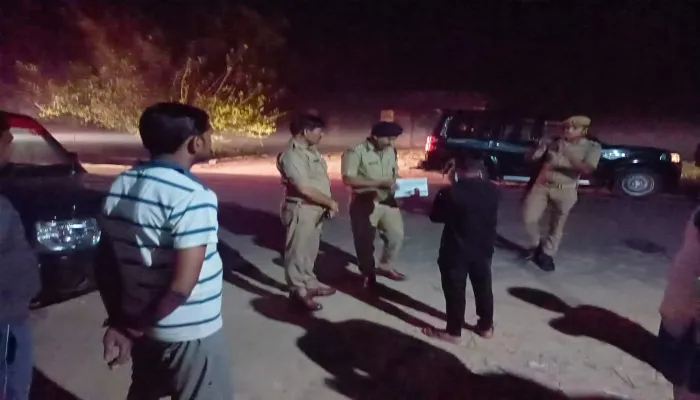 बाराबंकी: पुलिस चेकिंग के दौरान ही मोबाइल और नगदी छीन फरार हुए बदमाश