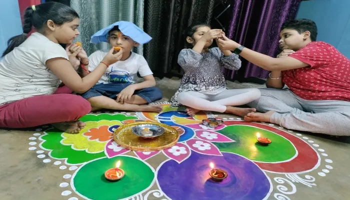 भाईदूज: भाइयों के माथे पर तिलक सजाकर बहनों ने लिया आजीवन रक्षा का वचन