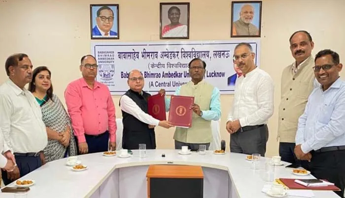 भाषा विश्वविद्यालय और अम्बेडकर विश्वविद्यालय मिलकर देंगे शोध को बढ़ावा, दोनों संस्थानों ने किया एमओयू