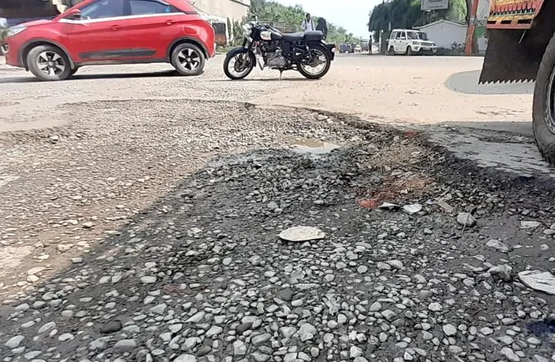 बरेली: संभलकर चलिए…अगर आप बड़ा बाईपास से गुजर रहे हैं