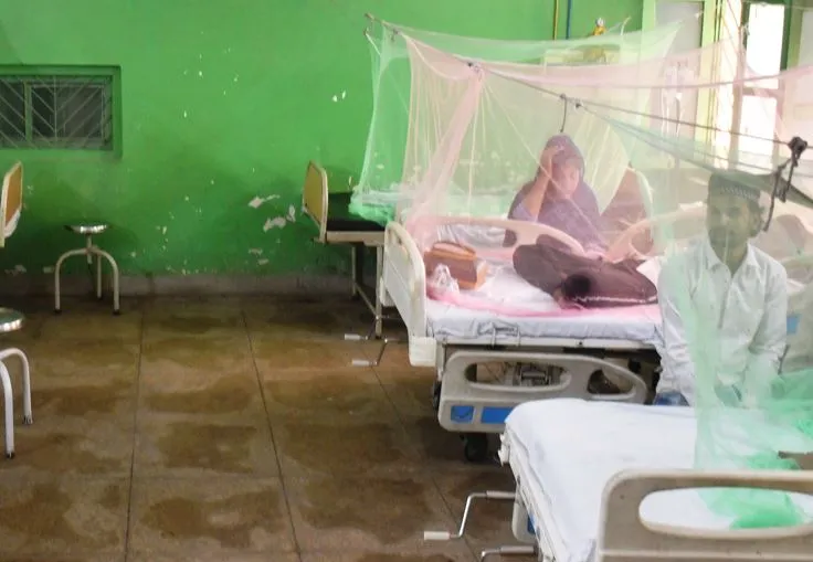बरेली: बढ़ाए गए बेड भी फुल, डेंगू मरीजों को भर्ती करने का संकट गहराया
