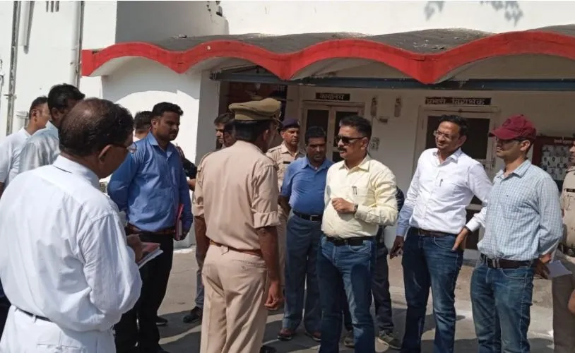 शाहजहांपुर: रेलवे स्टेशन से लेकर कॉलोनी तक मिलीं खामियां, भड़के DRM