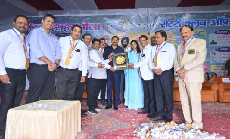 पीलीभीत: रावण के पुतला दहन के साथ रोटरी मेले का समापन, निकाला गया लकी ड्रा