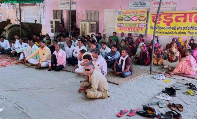 हरियाणा: सफाईकर्मियों ने मनाई ‘काली दिवाली‘, चार दिनों हैं हड़ताल पर