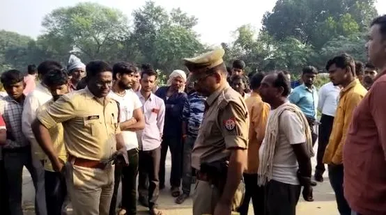 औरैया: संदिग्ध परिस्थितियों में मजदूर का शव सड़क किनारे मिला