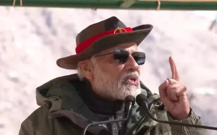 PM Modi Diwali 2022: स्वदेशी हथियार इस्तेमाल होगा तो दुश्मन का हौसला कुचल देगा जवान, PM मोदी ने बताई देश की ताकत