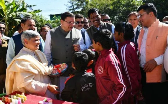 Diwali 2022: CM पुष्कर सिंह धामी ने दी शुभकामनाएं, अनाथ और बेसहारा बच्चों के साथ मनाई दिवाली