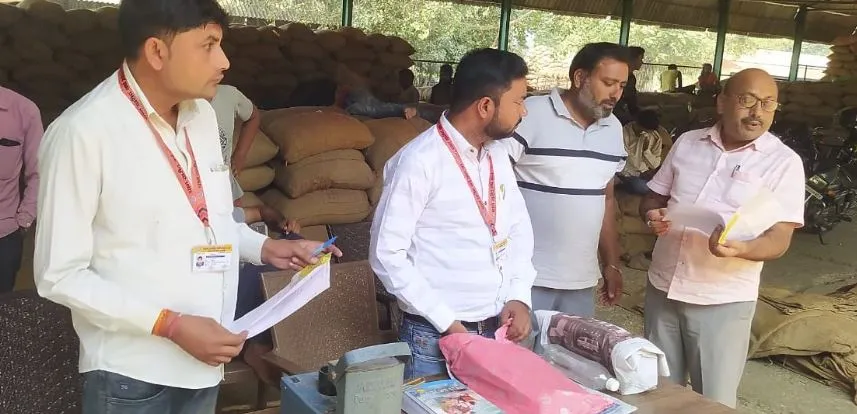शाहजहांपुर: डिप्टी आरएमओ ने मंडी के क्रय केंद्रों का किया निरीक्षण