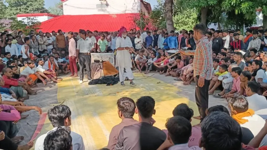 शाहजहांपुर: जेल में जादू देख रोमांचित हुए बंदी, हंस-हंसकर हुए लोटपोट
