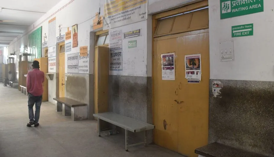 बरेली: दीपावली बाद आधे दिन खुली ओपीडी, परेशान होकर लौटे मरीज