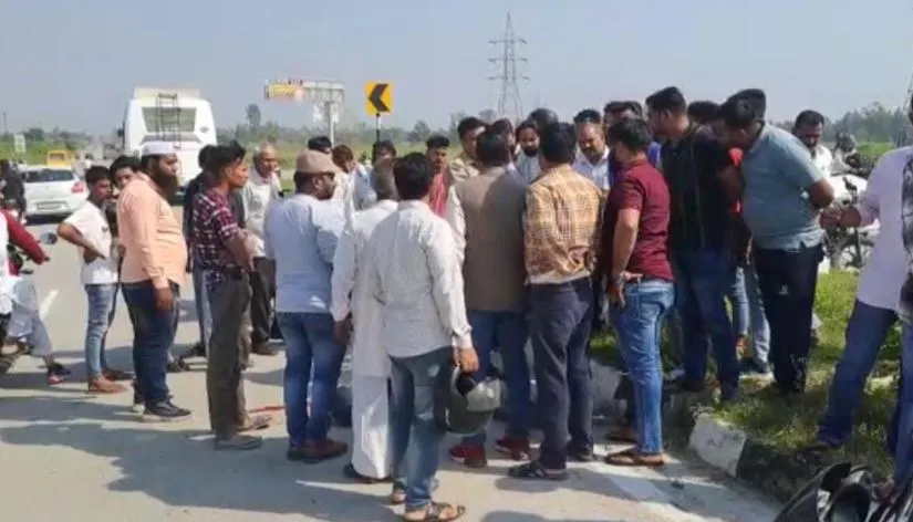 बिजनौर: डग्गामार बस की टक्कर से युवक की मौत, पुलिस ने चालक को हिरासत में लिया