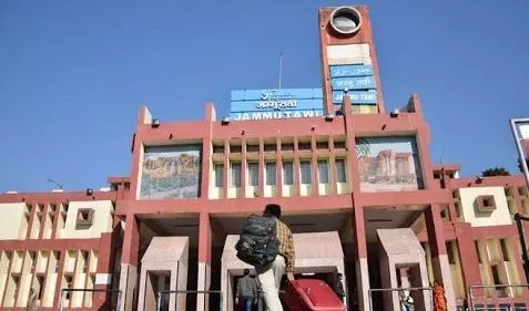 जम्मू रेलवे स्टेशन के निकट पुलिस ने किए 18 ‘डेटोनेटर’ बरामद, आंतकी साजिश नाकाम