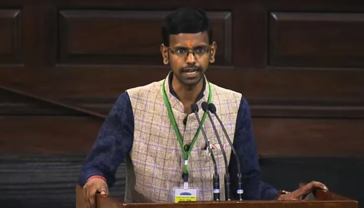 बरेली: संसद भवन में भाषण देने वाले स्वयंसेवकों को दी बधाई