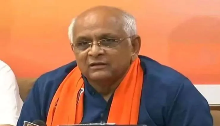 गुजरात के सीएम का ऐलान, आठ लाख किसानों को मिलेगा सहायता पैकेज