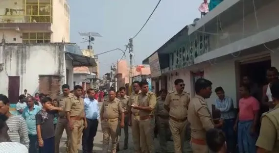 पीलीभीत: छेड़छाड़ के बाद रामलीला मेले में जमकर चले लाठी-डंडे, दूसरे दिन दिनदहाड़े मारी गोली