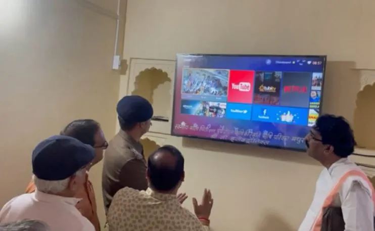 मथुरा: सावधान… क्राइम पर रहेगी अब तीसरी नजर, द्वारिकाधीश मंदिर पर लगाए गए CCTV