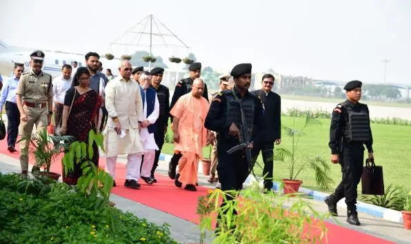 बरेली: CM योगी ने की समीक्षा बैठक, गौ तस्करों पर कार्रवाई को लेकर पुलिस अधिकारियों को दी शाबाशी