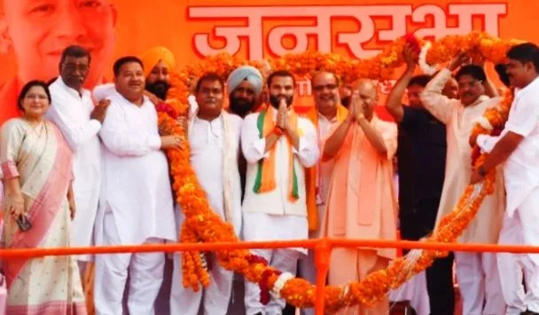 गोला पहुंचे सीएम योगी, बोले- छोटी काशी को सौंदर्यीकरण का रूप देने के लिए फिर आएंगे