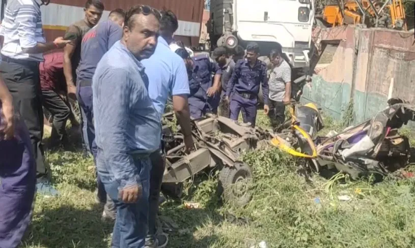ऑटो रिक्शा और ट्रेलर के बीच हुई जोरदार भिड़ंत, सात लोगों की दर्दनाक मौत