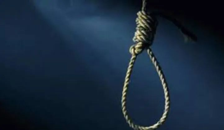 बरेली: पिता को फांसी पर लटका देख दंग रह गई बेटी, पत्नी से रह रहा था अलग