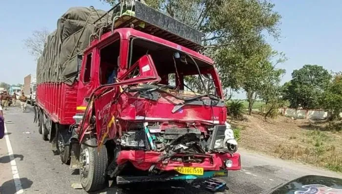 ट्रक की चपेट में आने से पांच लोगों की मौत, स्थानीय लोगों ने किया प्रदर्शन