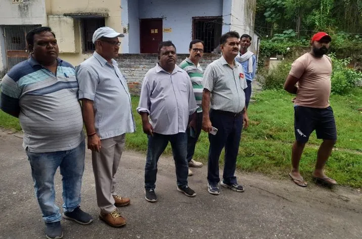 बरेली: जर्जर आवासों का नरमू के पदाधिकारियों ने किया निरीक्षण