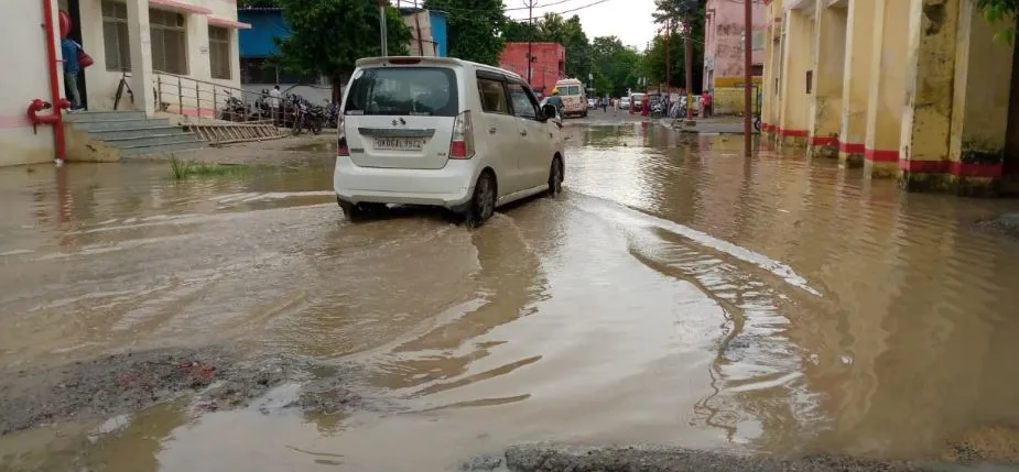 पीलीभीत: तीन दिन लगातार बारिश से तराई हुआ जलमग्न, फसलें तबाह
