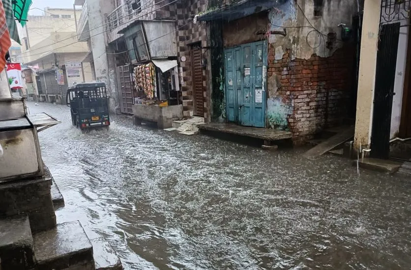 बरेली: बारिश के बाद जुलूस-ए-मोहम्मदी के रास्तों पर जलभराव