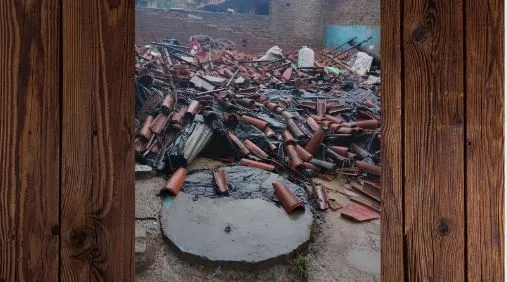 पीलीभीत: गरीबों पर आफत बनकर टूट रहा बारिश का कहर, श्रमिक परिवारों के कच्चे मकान ढहे