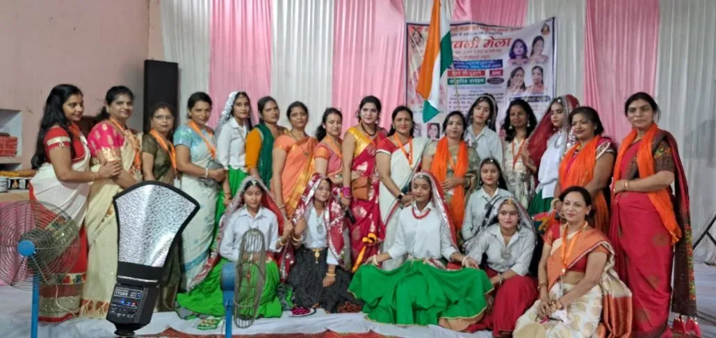 मथुरा: दीपावली मेले में कराया स्वास्थ्य परीक्षण, महिलाओं ने जमकर की खरीददारी