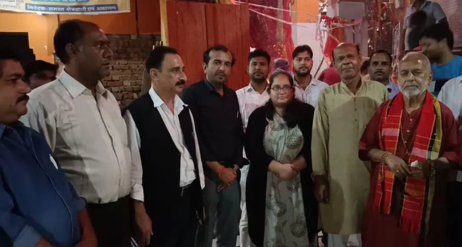 शाहजहांपुर: हनुमान मंदिर के नाम बाबू अली ने दान की एक बीघा जमीन