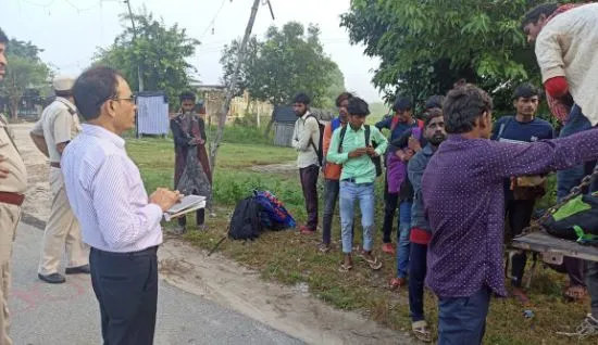 पीलीभीत: सख्ती के बाद भी नहीं रुक सकी लोडर पर सवारियों की आवाजाही