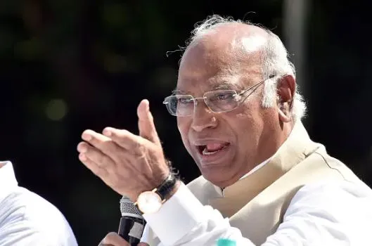 ‘बकरीद में बचेंगे तो मोहर्रम में नाचेंगे’, PM के चेहरे पर बोले मल्लिकार्जुन खड़गे