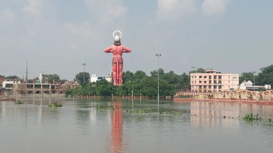 शाहजहांपुर: गर्रा-खनौत में आई बाढ़, शहर की छह कॉलोनियों में भरा पानी