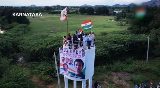 पानी की टंकी पर चढ़े राहुल गांधी, लहराया तिरंगा, बोले- एकता का है प्रतीक