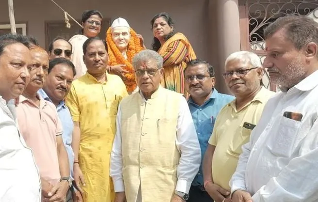 बरेली: शास्त्री की 118वीं जयंती पर कायस्थ महासभा ने दी श्रद्धांजलि, मुख्य अतिथि रहे डॉ. अरुण कुमार