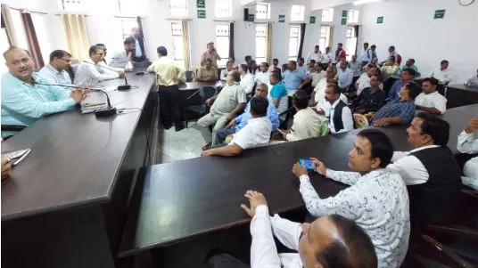 पीलीभीत: नायब तहसीलदार और अधिवक्ताओं का विवाद गहराया, तकरार बरकरार