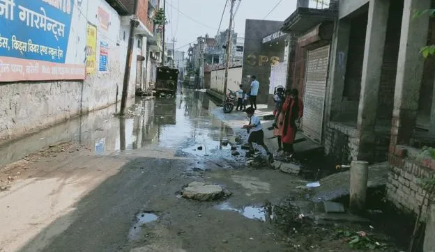 बरेली: संजय नगर में नई लाइन बंद, बारिश के पांच दिन बाद भी जलभराव