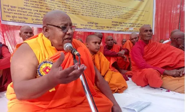 शाहजहांपुर: पांच भिक्षुओं ने वस्सावास पूर्ण कर किया धम्म का अध्ययन 