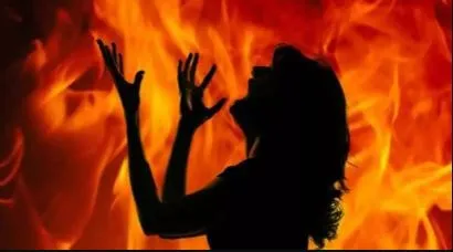 महाराष्ट्र में पति ने पत्नी को जिंदा जलाया, अस्पताल में हुई मौत