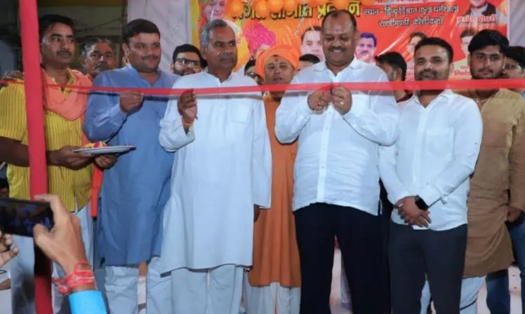 मथुरा: संग्राम स्वांग का हुआ आयोजन, दूर दराज से आए सैकड़ों लोगों ने लिया आनंद